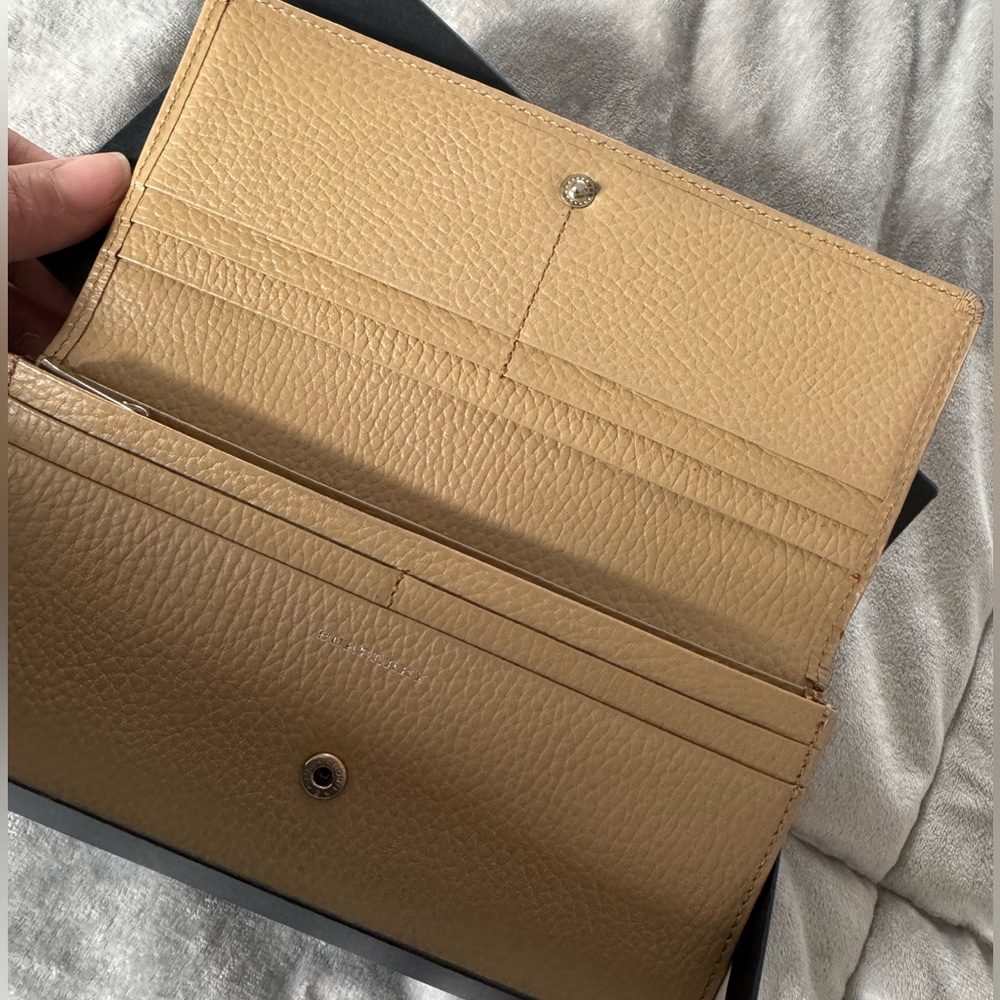 Burberry cream leather wallet - Picture 2 of 6